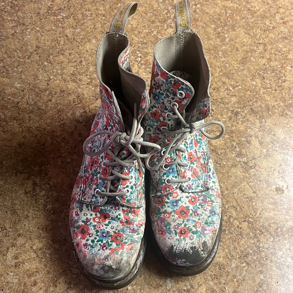 Floral Print Dr. Martens Size US women’s 10